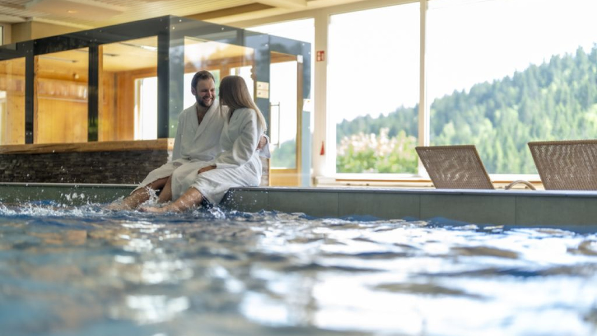 waldhotel hallenbad mit aussicht