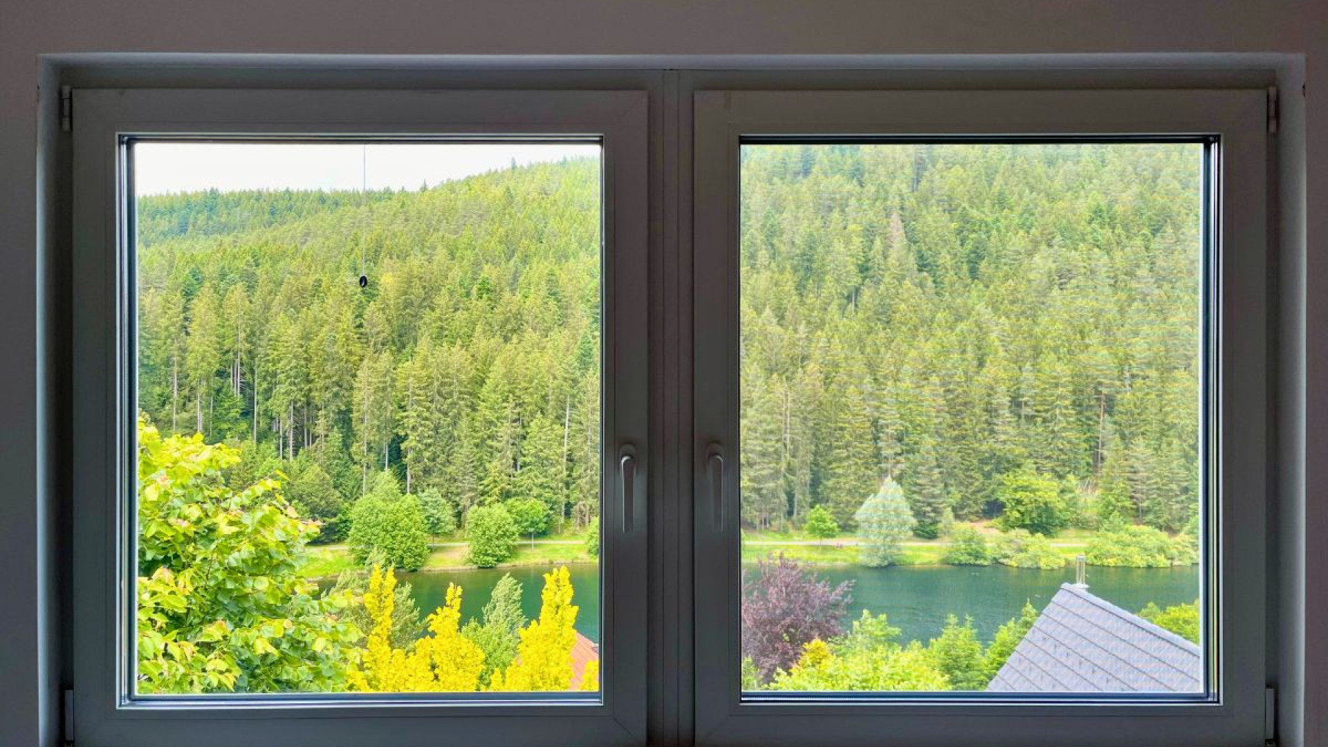 Ausblick vom Schlafzimmer zur Seeseite