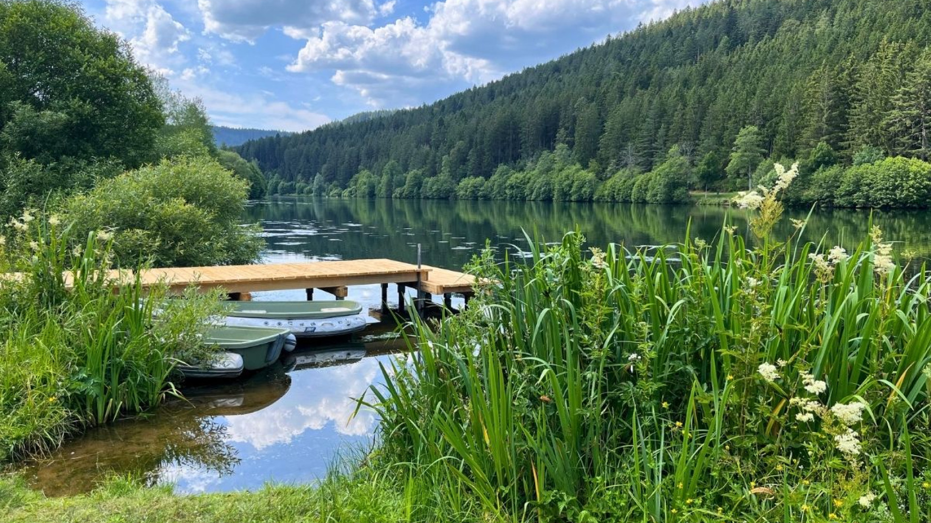 Bootsteg und Bootverleih am vorderen See
